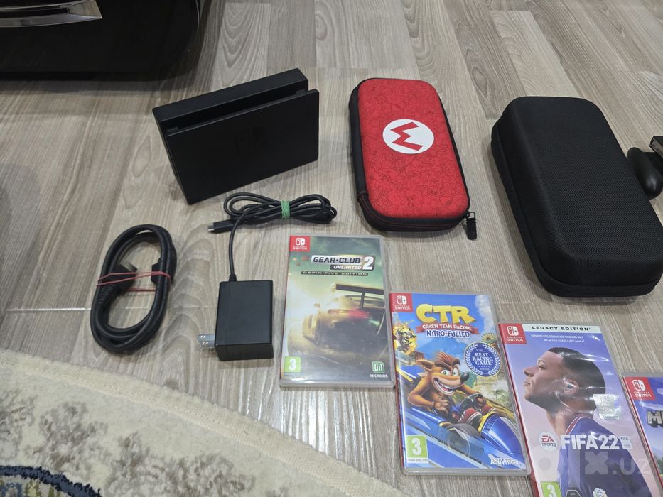 Продам Nintendo Switch(V2) полный комплект + бонусы!