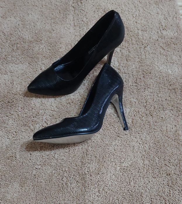 ДАМСКИ обувки и чанти