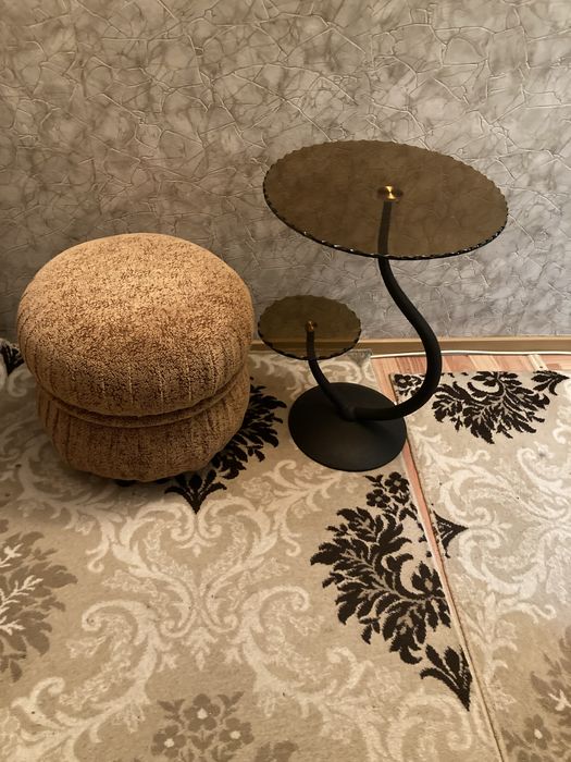 Пуфик и столик стекло