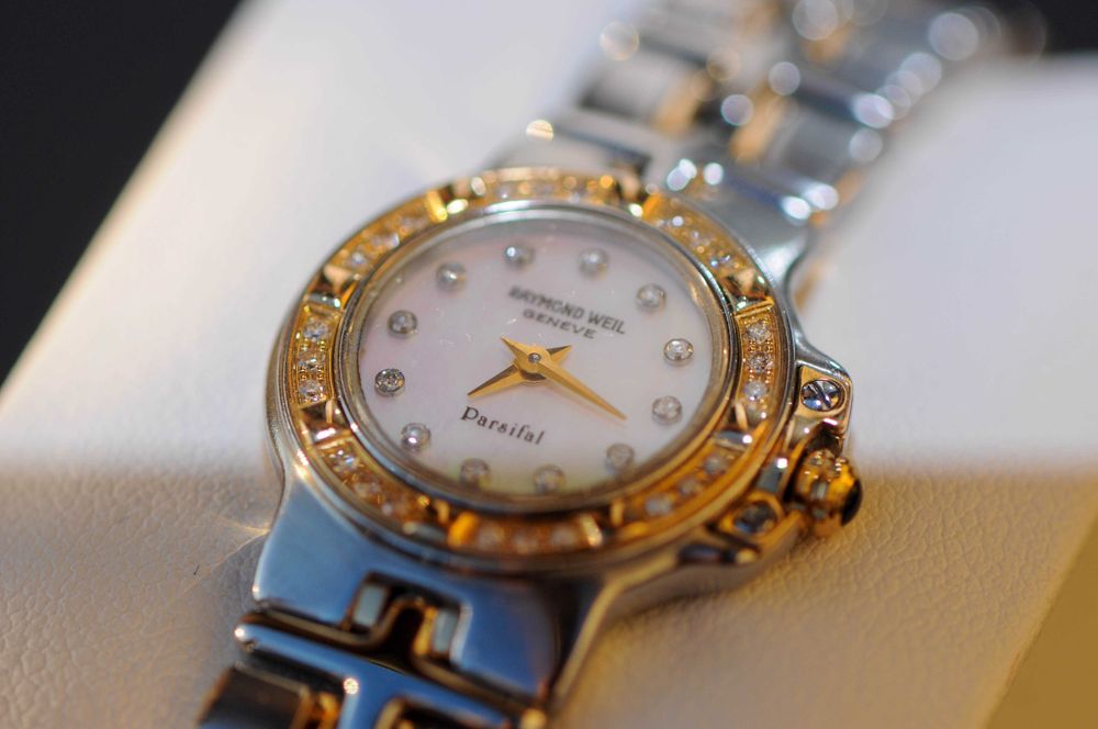 Швейцарски дамски часовник с диаманти - Raymond Weil Parsifal - 9690