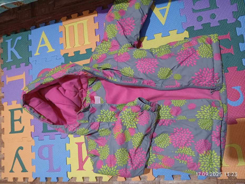 Куртка на девочку в отличном состоянии