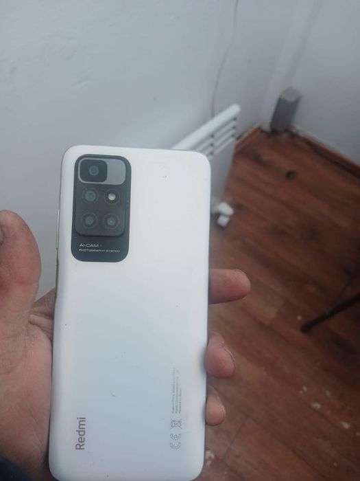 Продаю редми 10 2022 состояние идеал нет даже царапина обмен есть