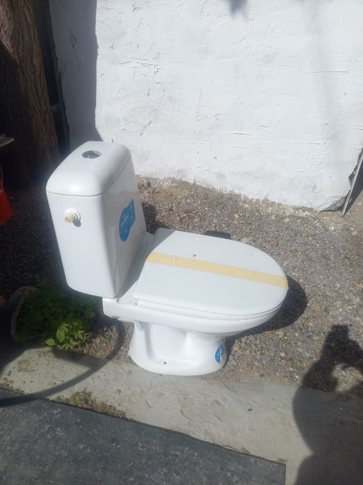 Продам Унитаз в хорошем состоянии