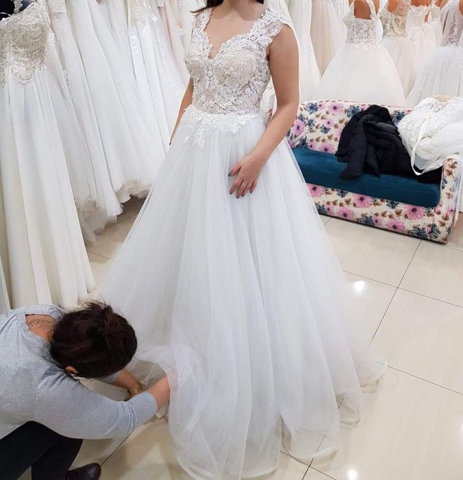 Rochie de mireasa cu corset și 2 cercuri