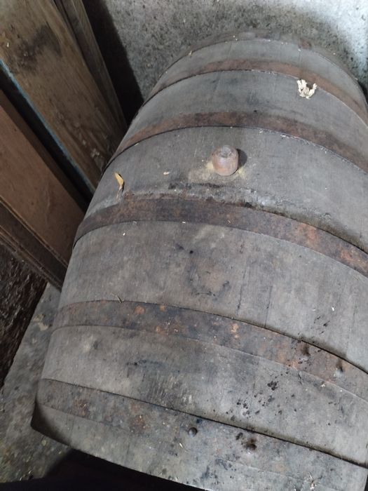 De vanzare 2 butoaie