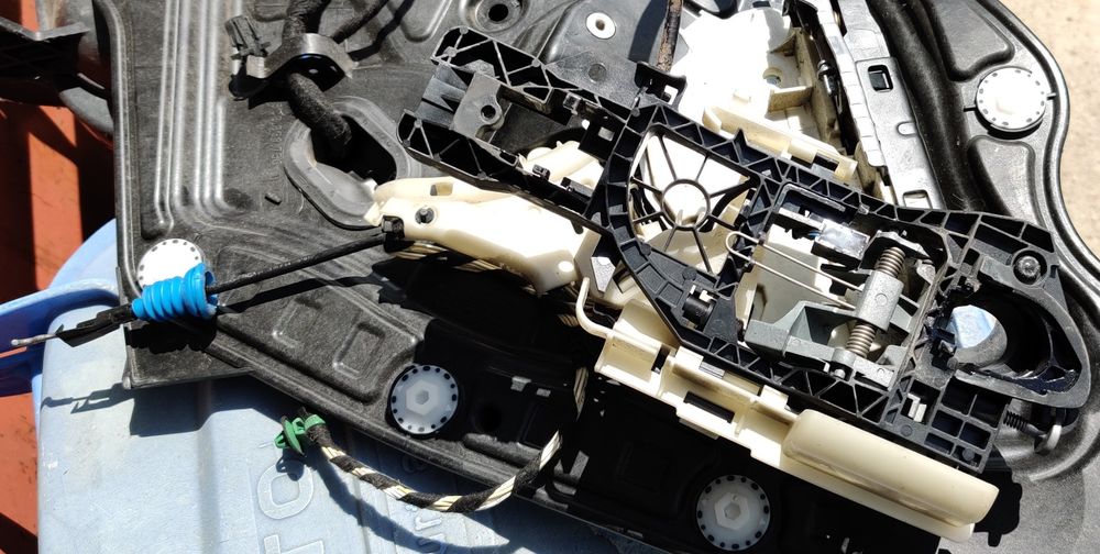 Vând motoraș macara,macara dreapta spate, închidere centralizată..vwCC