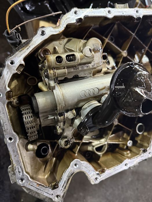 Долнище блок , колянов вал , маслена помпа картер audi 2.0 tdi 211 CDN