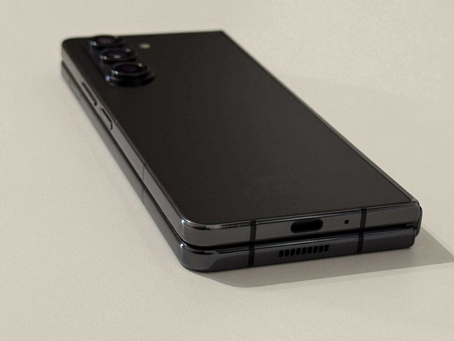 Бартер! Samsung Galaxy Z Fold 5 Phantom Black (Черен)