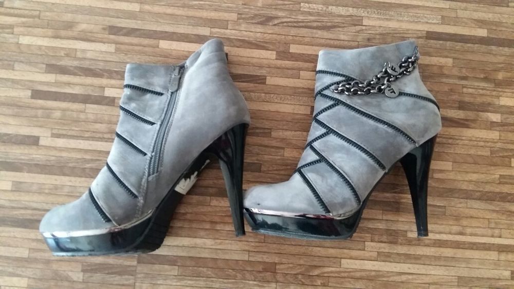 Велурени боти