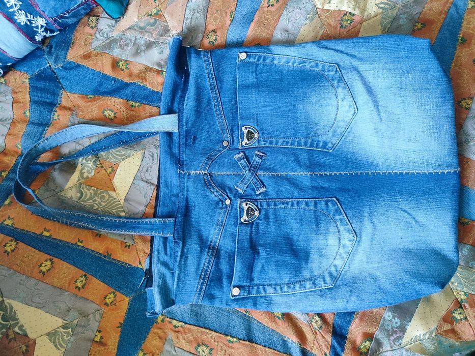 Джинсовая сумка с вышивкой