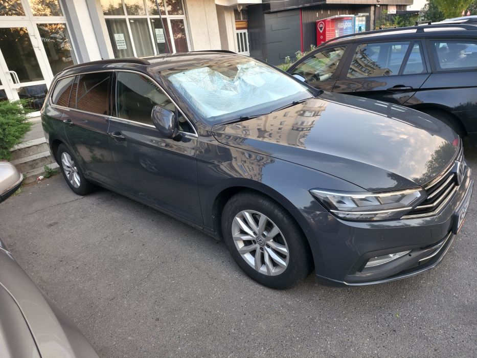 Vând Volkswagen Passat Variant.