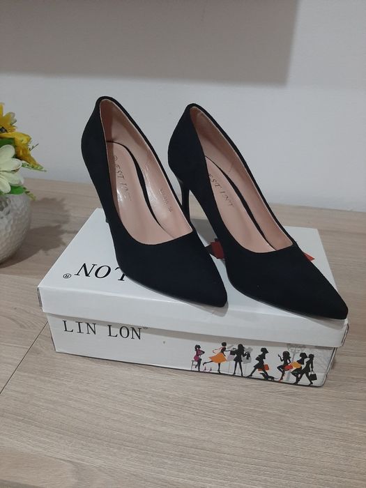 Pantofi dama stileto.