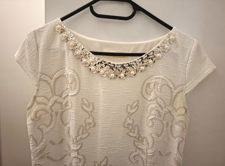 Rochie elegantă alb-crem, de ocazie, cu aplicații și guler decorat, mărimea L