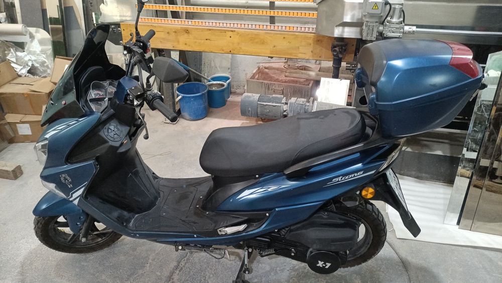 Продам скутер  срочно