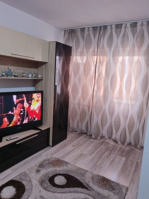 Închiriez garsonieră confort 1 strada Dumitru Gheata Nr 2 bl G2 etajul 2 apartament 7 pentru mai multe detalii sunați la Nr de telefon 0751555092