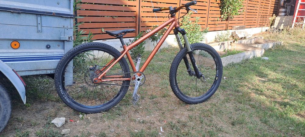 Vand bicicleta dirt jump