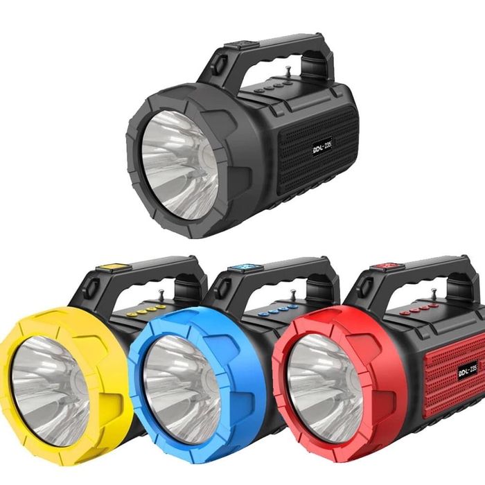 Мощен фенер с радио и соларен панел