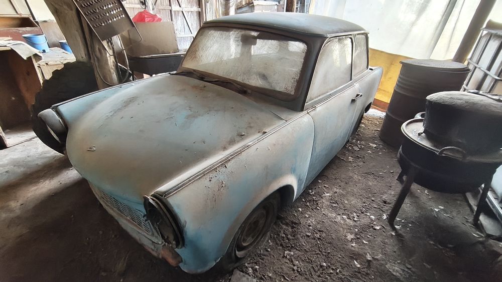 Trabant albastru