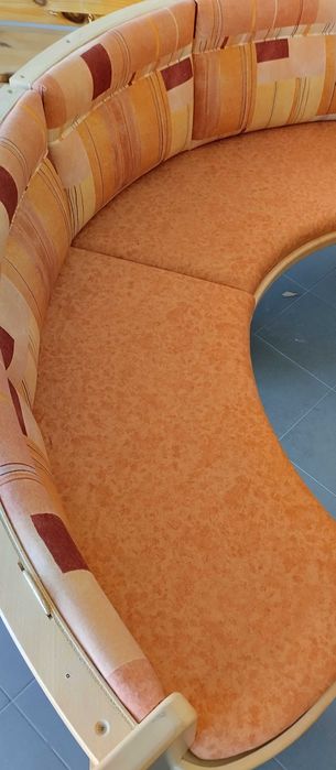 голям диван, 2 стола и маса от масив- за кухня, трапезария или барбекю