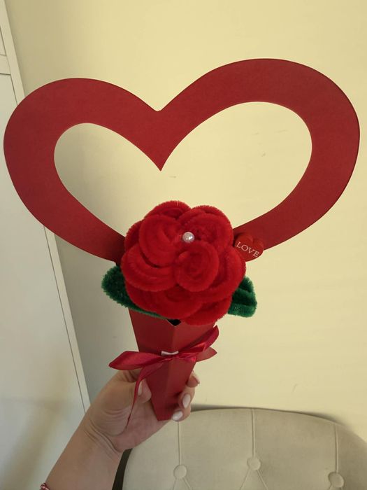 Цветя от плюшени пръчици – ръчна изработка, оригинален подарък