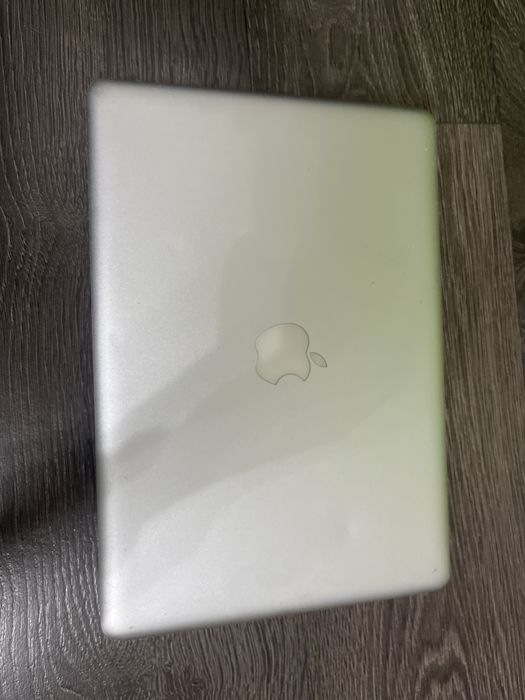 Vand macbook pro 2010 perfect functional