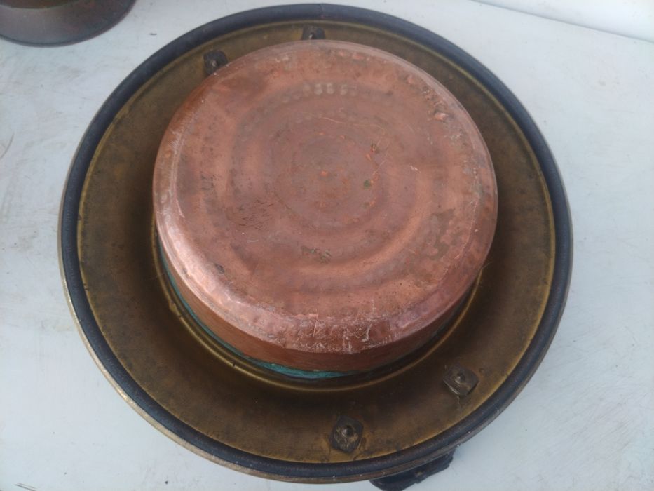 Лот от 6 броя бакърени/медни съдове.
1. Голям медна ваза 
2. Голям под