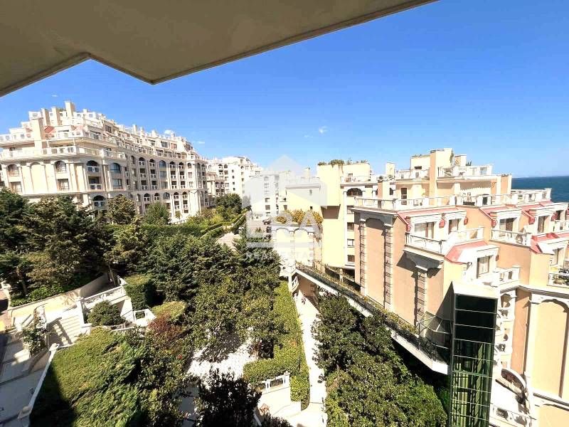 Двустаен, стилно обзаведен апартамент за продажба, с морска панорама,