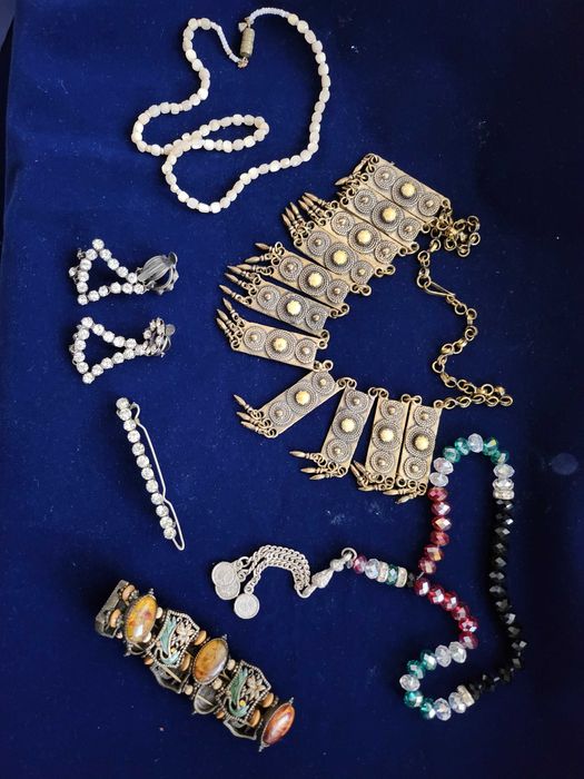 Огърлици от кехлибар, гривна, огърлици перли, обеци...