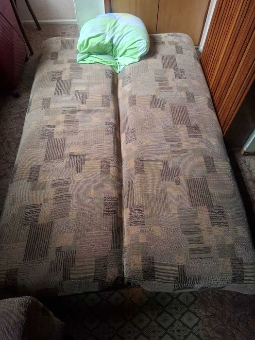 Отдам бесплатно диван и два кресла