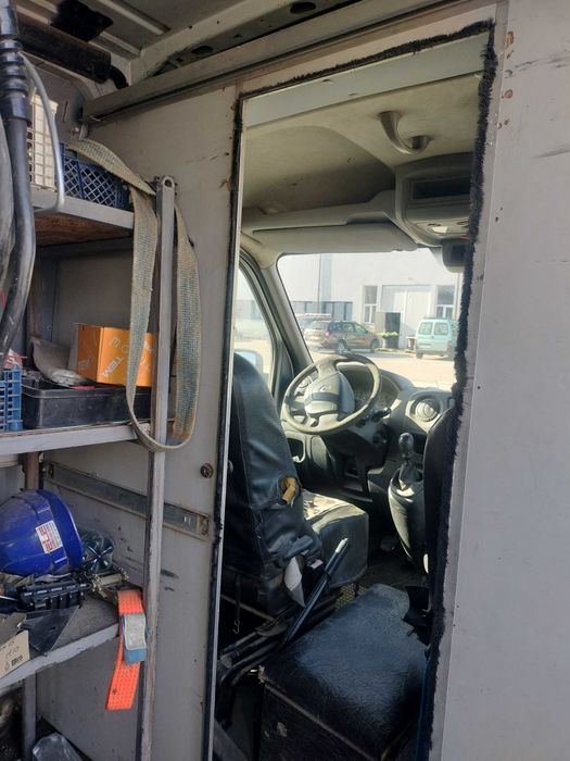 Vând Renault Master