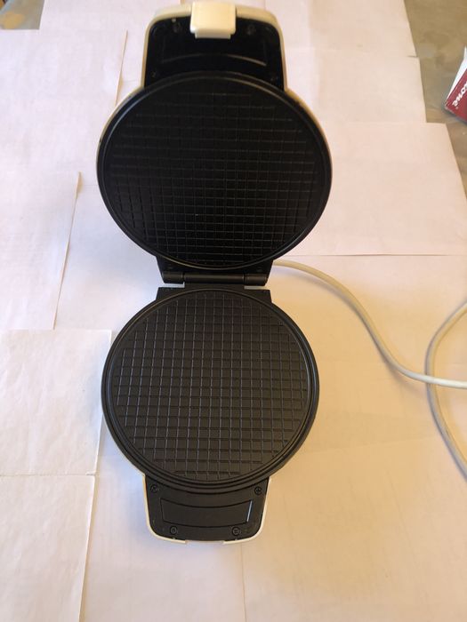 Вафельница в отличном состоянии.