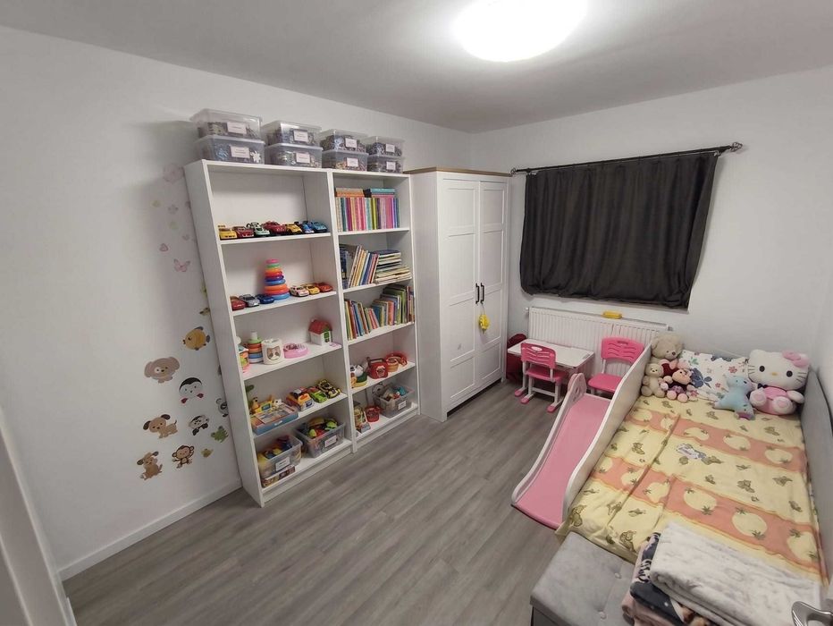 Vând apartament  3 camere