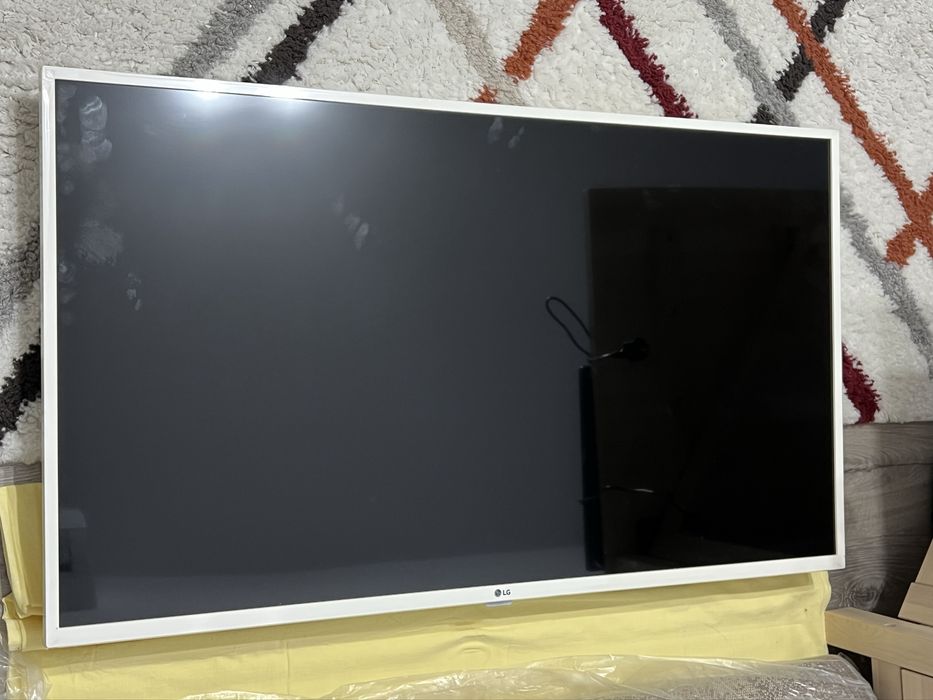 [Oferta] Televizor LG 4K UltraHD 108cm + Suport perete reglabil