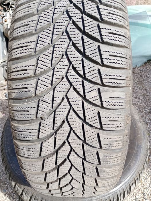Зимни гуми 215/55/17 LASSA
