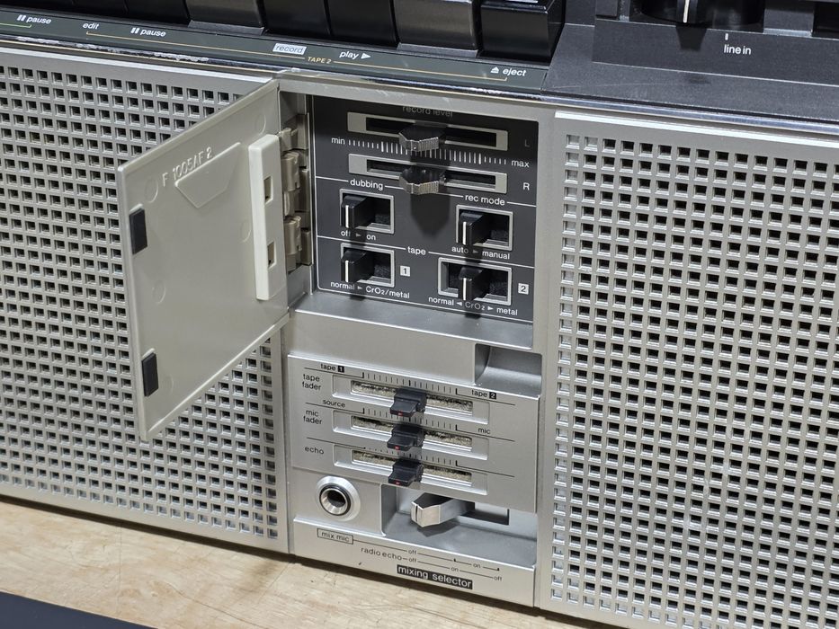 Boombox SHARP GF-666, radio casetofon portabil , dublu casetofon,  stereo hifi