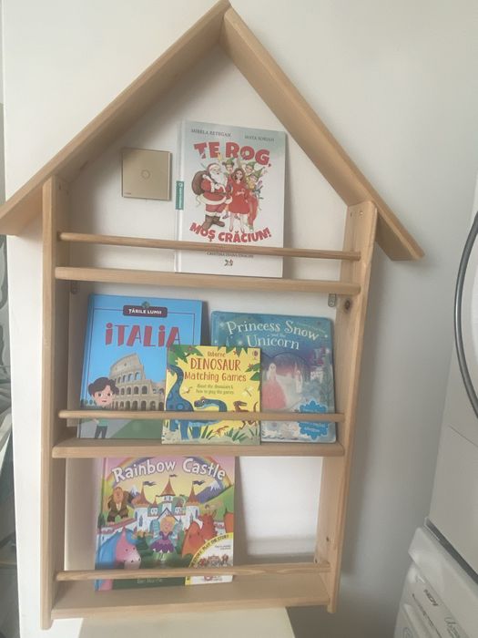 Biblioteca tip Casuta Montessori
