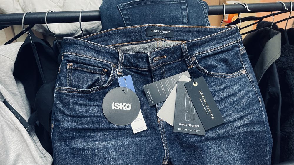 Одежда корея оптом + полки, стелажи, вешалки