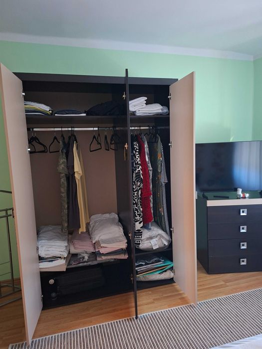 Mobila dormitor, pat 160 saltea dulap 3 usi, comoda 4 sert, noptiera