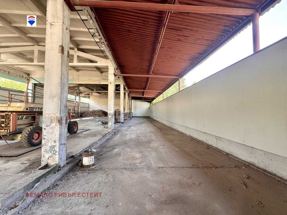 Продава се Промишлена сграда в Русе, Здравец Изток - 940 кв.м за 350 €/кв.м - Снимка #2