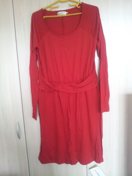 Маркова червена рокля - Л