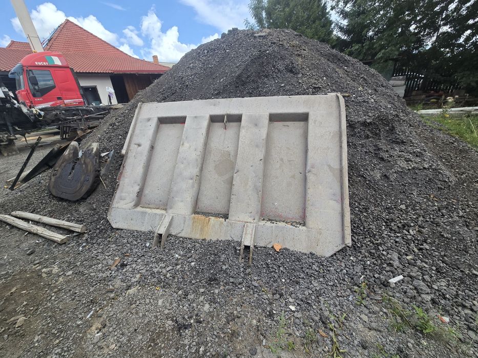 VAND DEZMEMBREZ IVECO Trakker cu BENA Cantoni 8x4 2005