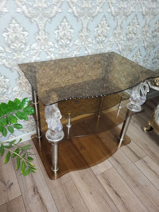 Стеклянный столик