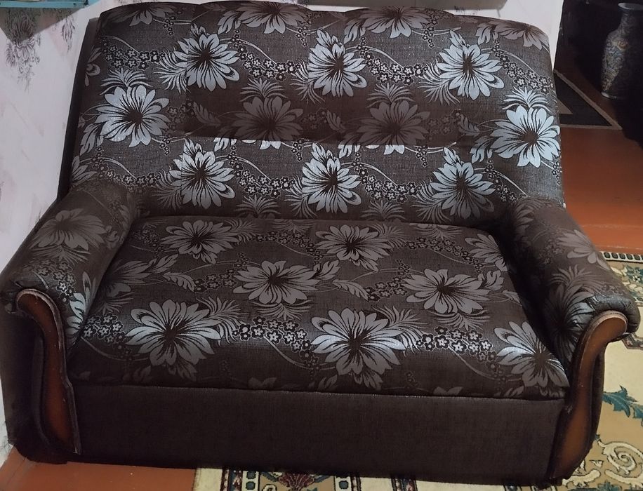 Диван и два кресла