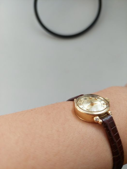 Золотые часы жёлтое