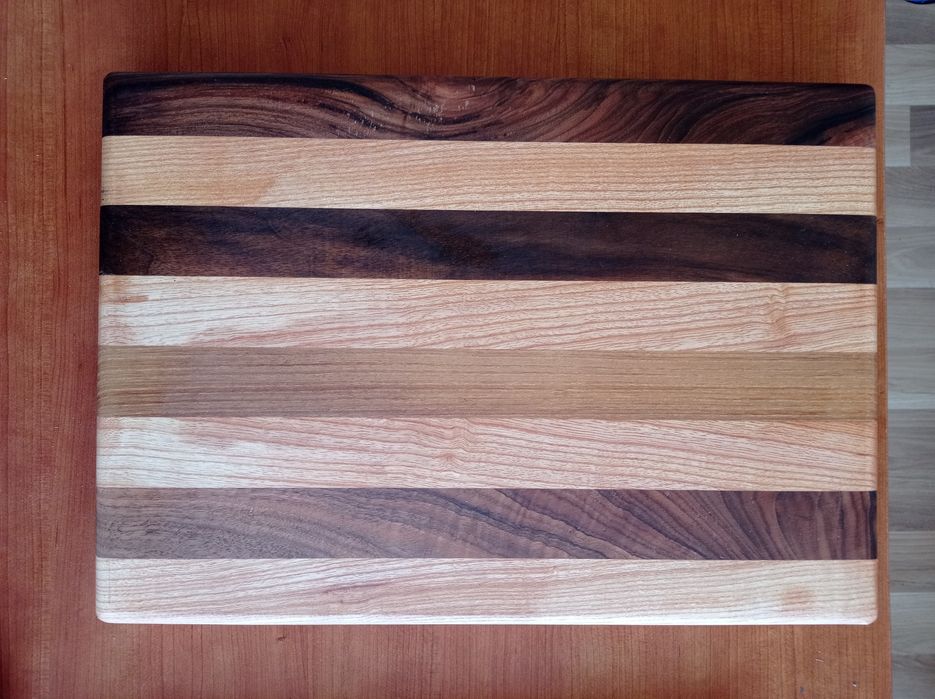 Ръчно изработени кухненски дъски за рязане, поднасяне или декорация.