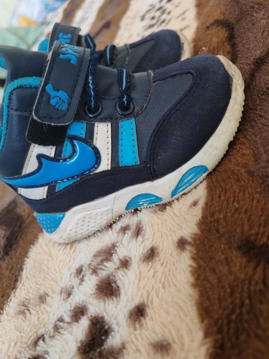 Кроссовки детские