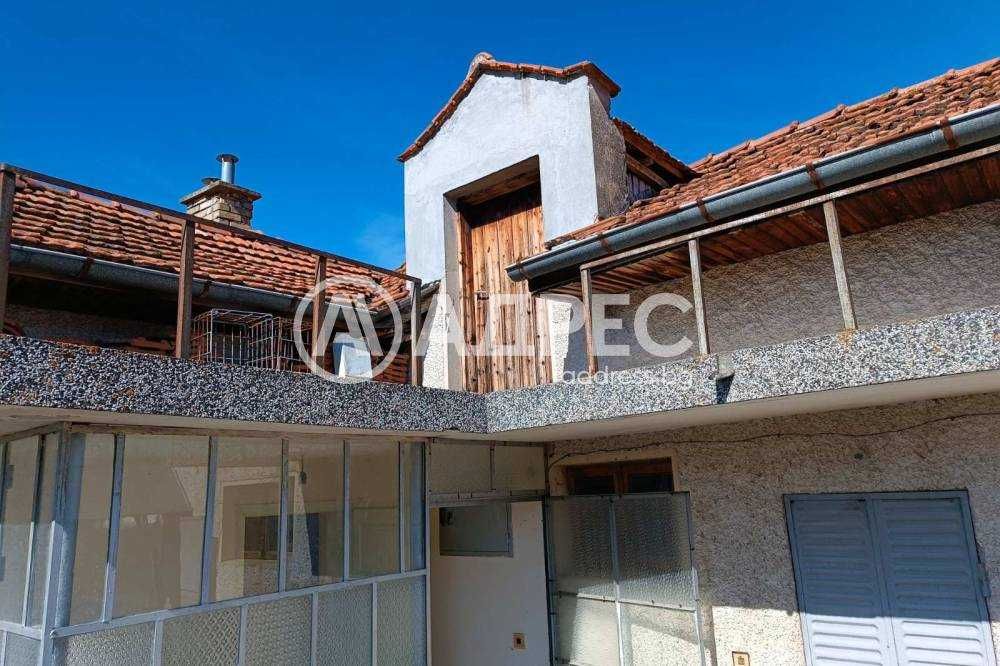 Масивна къща в с. Ловско, обл. Разград!