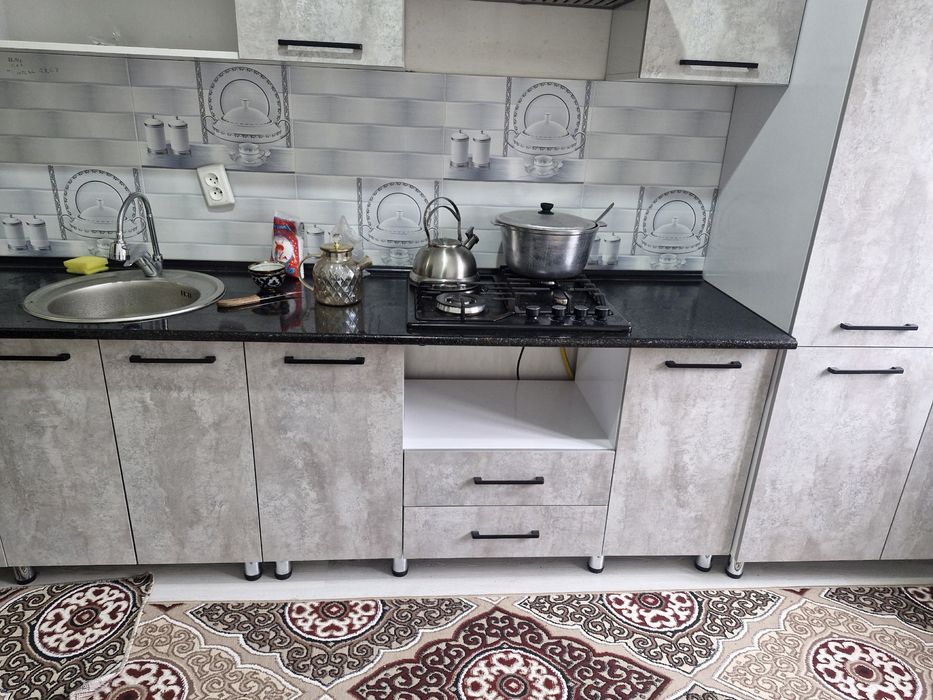 Qarshida Beklar mahallasida barcha sharoitlari mavjud 3 xonali uy bor