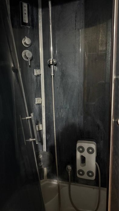 Душевая кабинка .