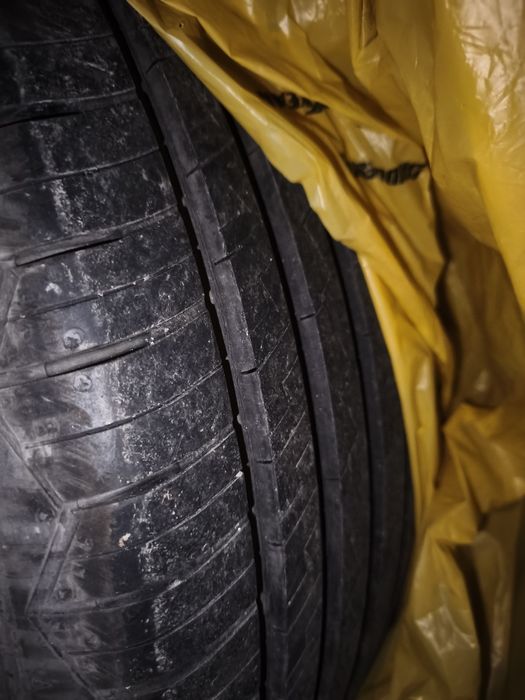 Продавам 4броя летни гуми215/60/16, 2броя Debica, 2броя Hankook,супер